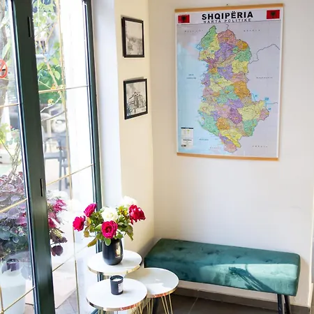 Liqeni 3* تيرانا