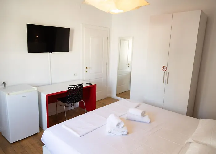 Hotel Liqeni Tirana