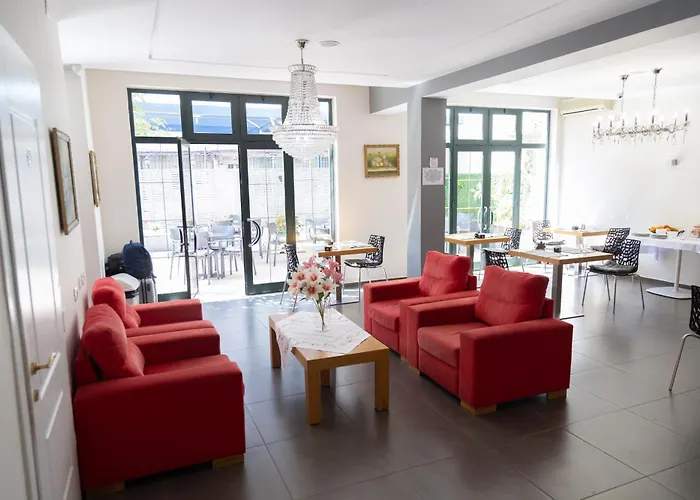 Hotel Liqeni Tirana