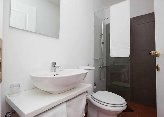 Hotel Liqeni 3*