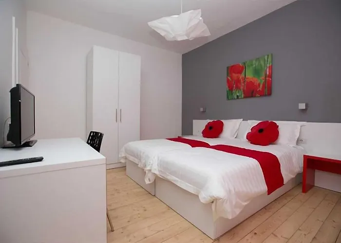 Hotel Liqeni Tirana