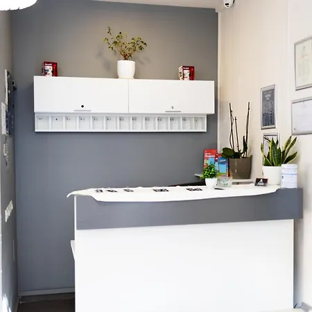 Liqeni Отель Тирана