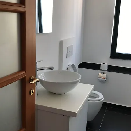 Liqeni 3* 地拉那